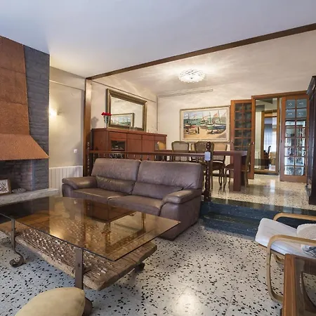 R54 Montserrat 11-2 Apartment